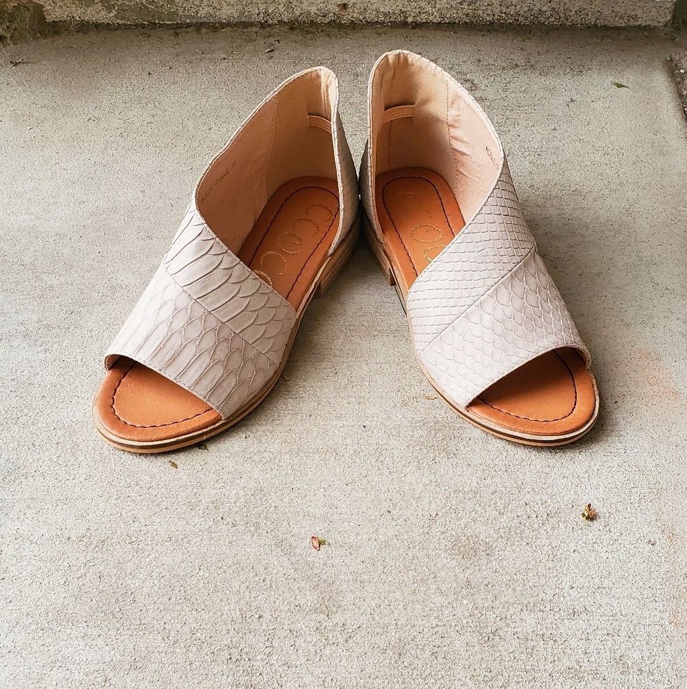 Taupe Snake texture peep toe bootie - Picture 6 of 7